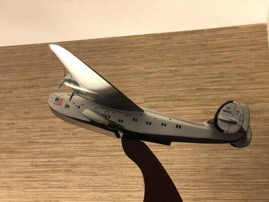 Cozy Aviation Style Lake View Condo @ The Shores - thumb 3