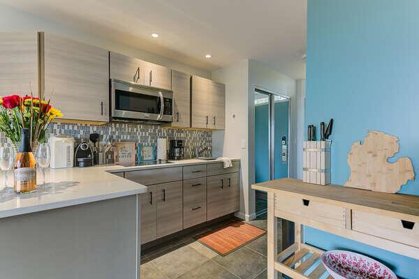 Cozy Aviation Style Lake View Condo @ The Shores - thumb 0