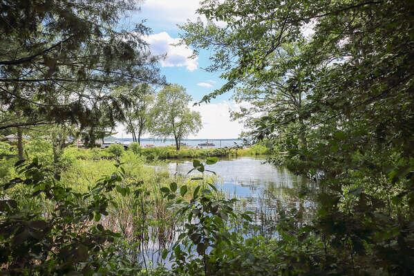 Cozy Aviation Style Lake View Condo @ The Shores - thumb 2