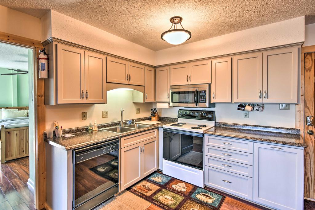 Cozy Condo - Walk To Resort, 9 Miles To Sugar Mtn! - thumb 1