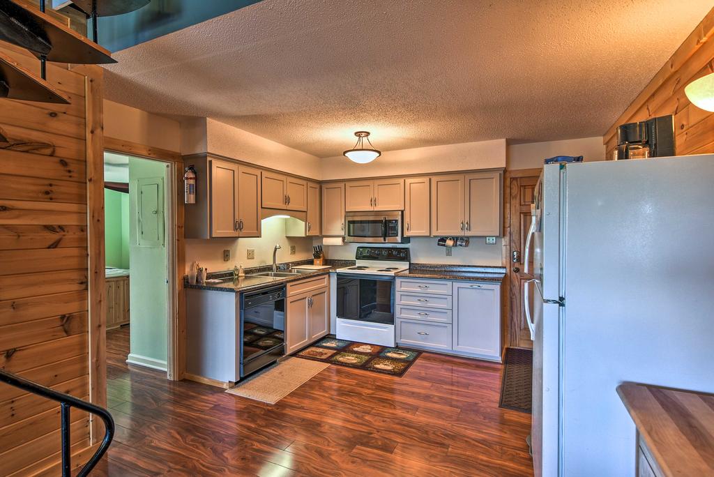 Cozy Condo - Walk To Resort, 9 Miles To Sugar Mtn! - thumb 0