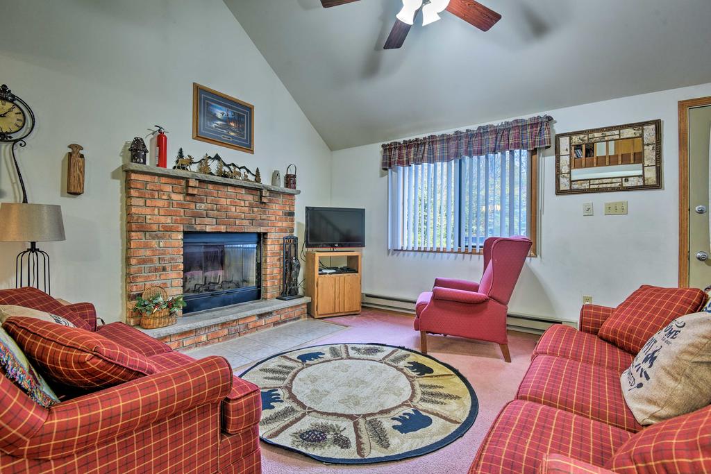 Cozy Getaway With Arrowhead Lake Community Amenities! - thumb 3