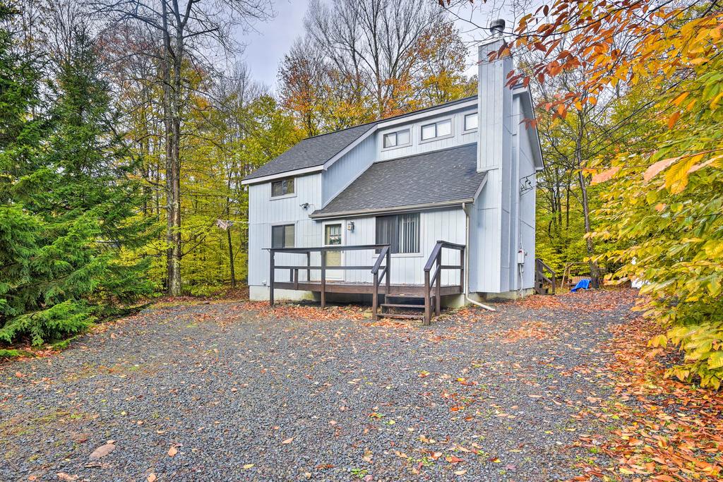 Cozy Getaway With Arrowhead Lake Community Amenities! - thumb 1