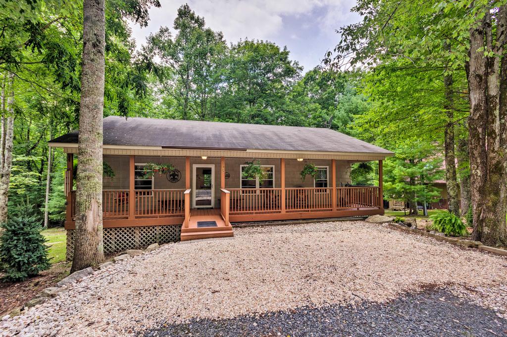 Cozy Home With Deck By Beech Mountain Skiing & Golf! - thumb 0