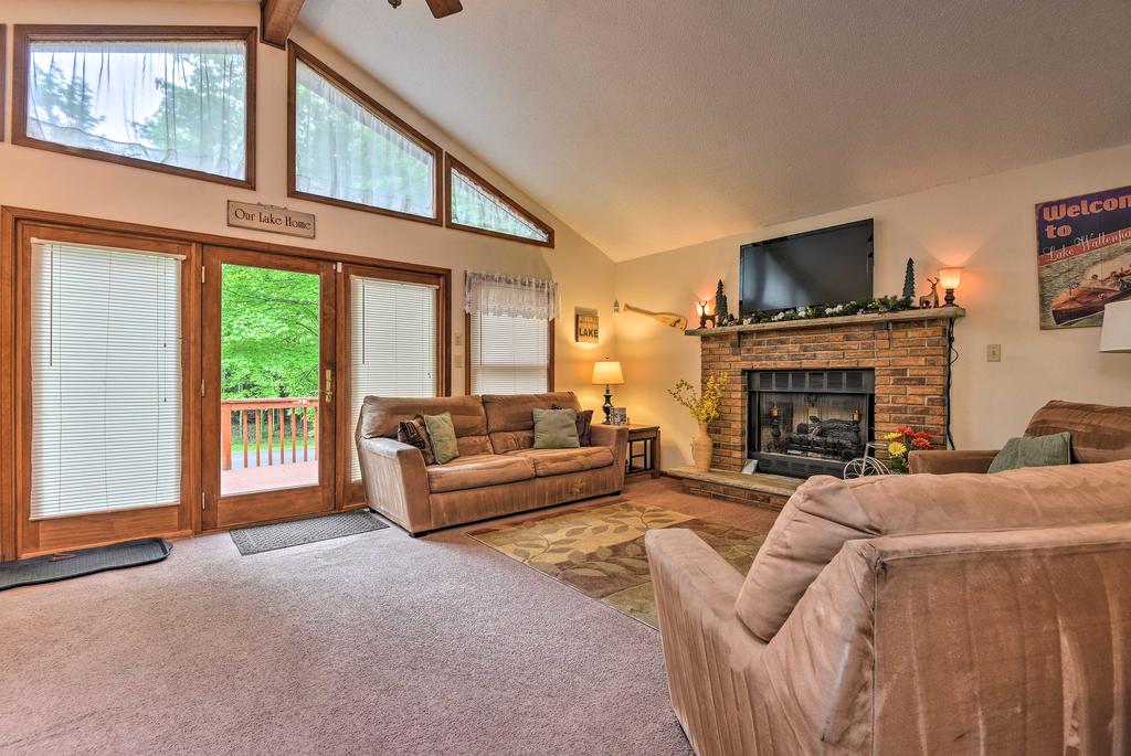 Cozy Lake Wallenpaupack Home With Community Amenities - thumb 2