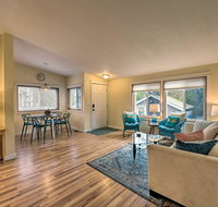 Cute Cottage with Deck Walk to Brewery and Cafe - Accommodation Seattle
