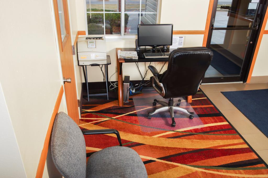 DUTCH INN AND SUITES - thumb 1