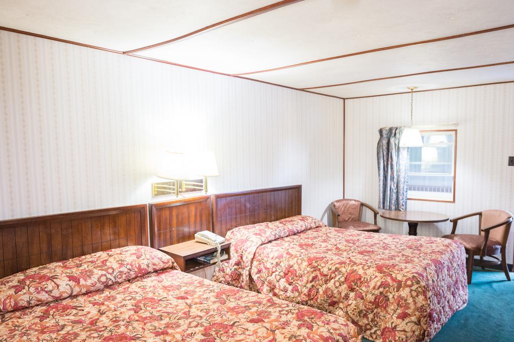 Dutch Treat Motel - thumb 0