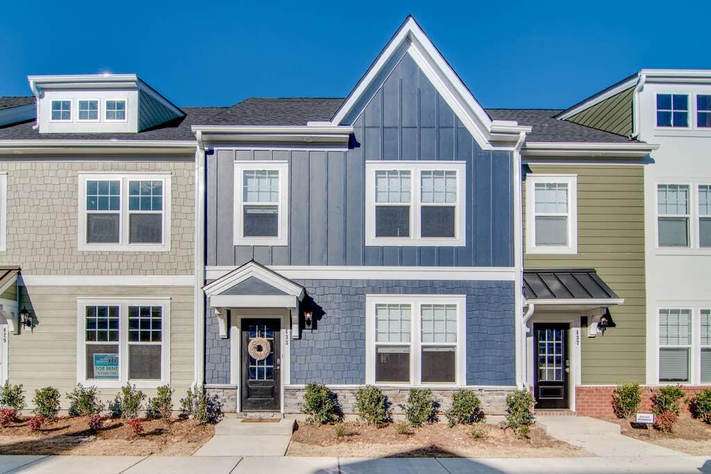 Flexible Furnished Townhome - Downtown Wake Forest - thumb 0