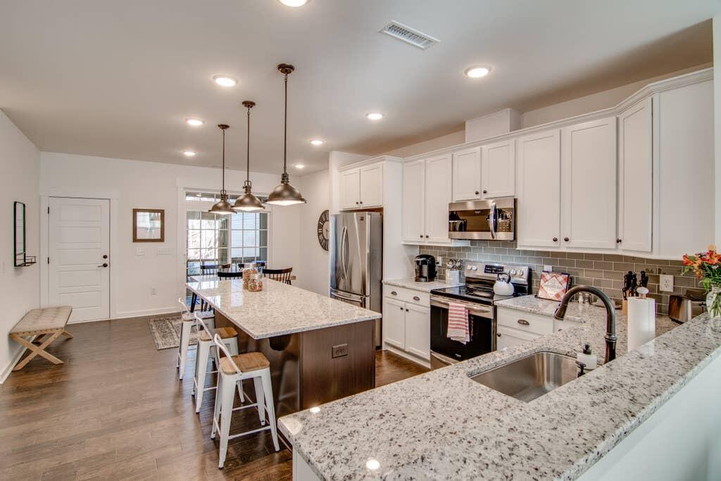 Flexible Furnished Townhome - Downtown Wake Forest - thumb 3