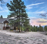 Gorgeous Twin Lakes Home with Deck Overlooking Mtns - Accommodation Seattle