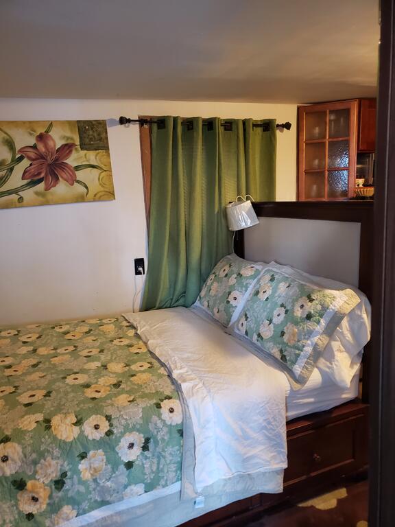 Hamilton's Hideaway - thumb 1