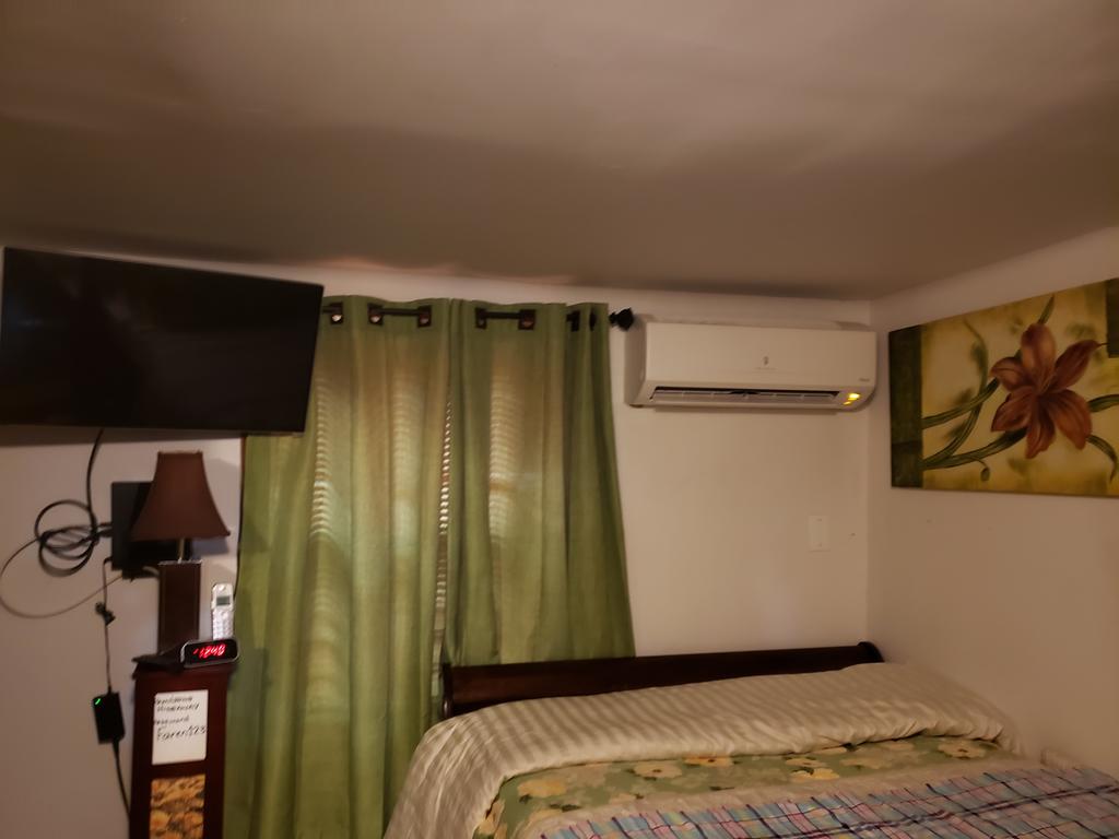 Hamilton's Hideaway - thumb 2