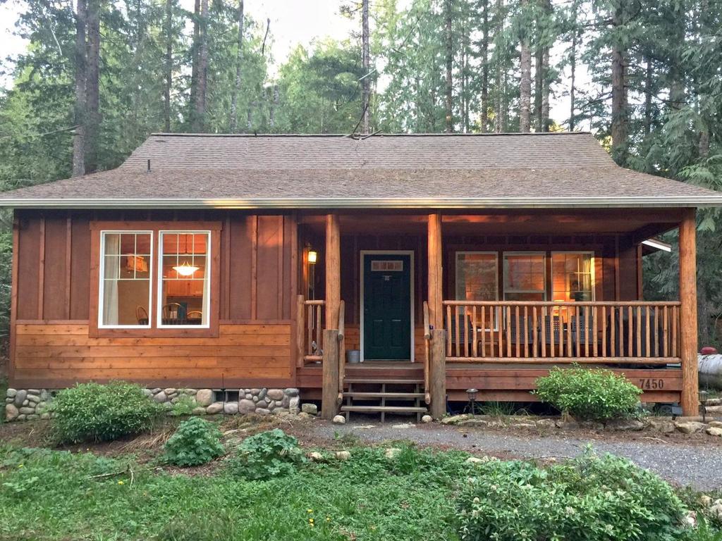 Holiday Home 95GS Pet Friendly Cabin W- Hot Tub - thumb 0