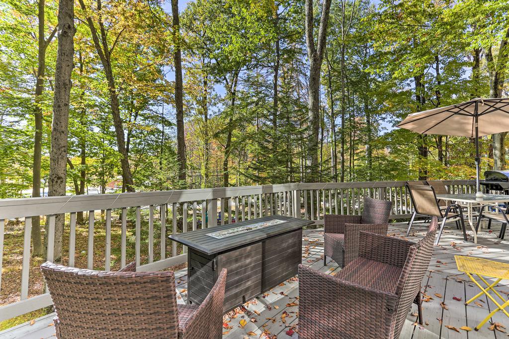 Home With Fire Pit & Game Room, 400ft To Lake! - thumb 1