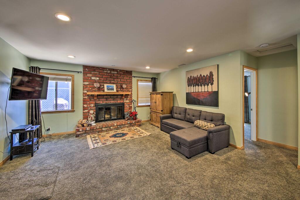 Home With Hot Tub & Grill 1Mi To Big Bear Marina - thumb 3