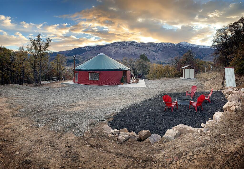 Horseshoe Holler Luxury Yurt - thumb 1
