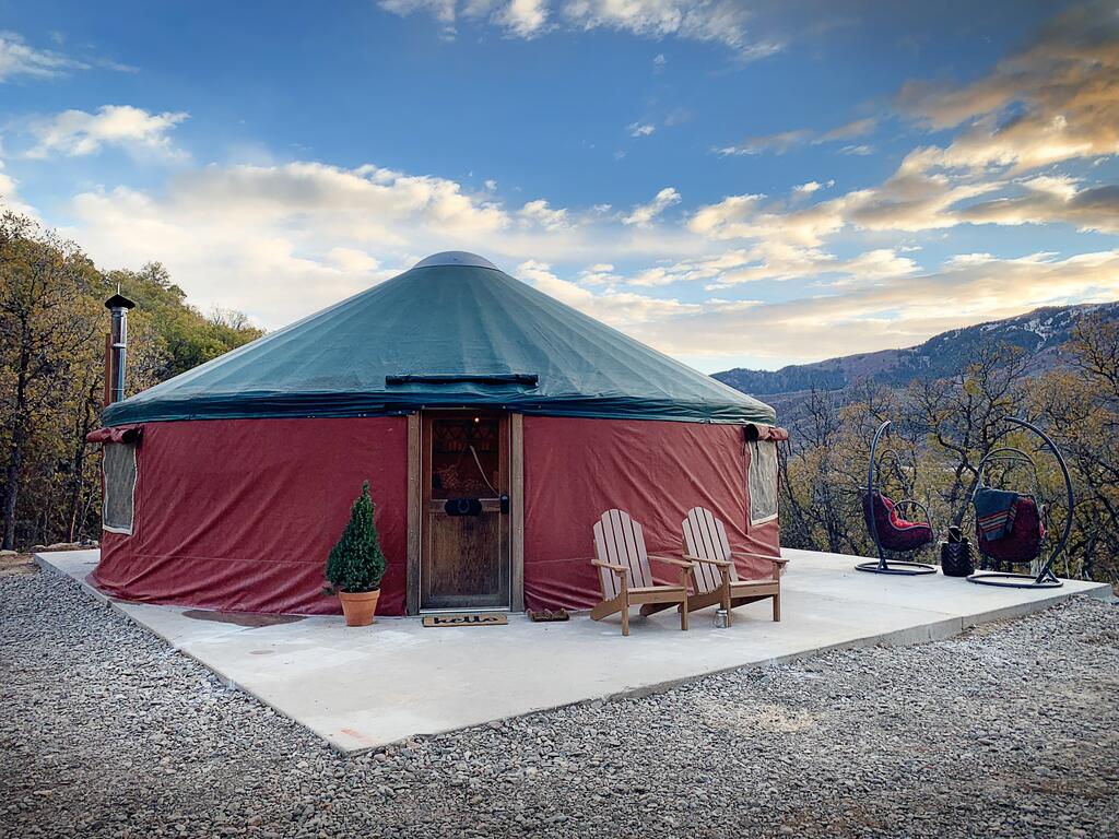 Horseshoe Holler Luxury Yurt - thumb 0