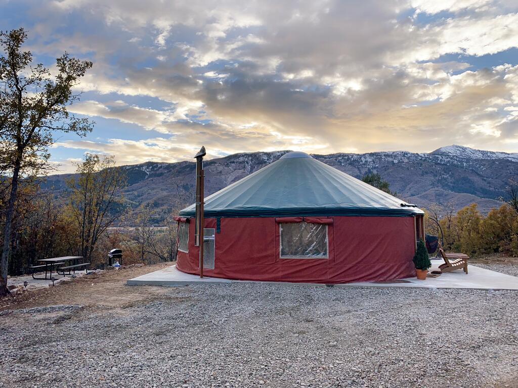 Horseshoe Holler Luxury Yurt - thumb 3