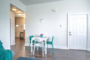 Hosteeva Capitol Hill 2BR Apt - 7 Walking Distance To Dining
