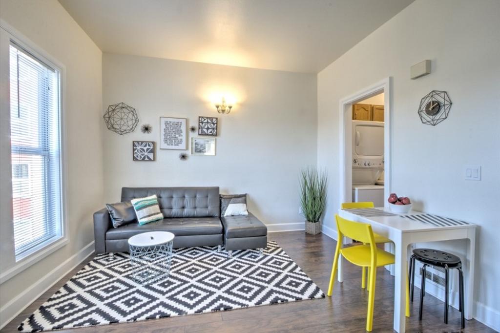 Hosteeva Renovated Capitol Hill Condo Close To Hot Spots
