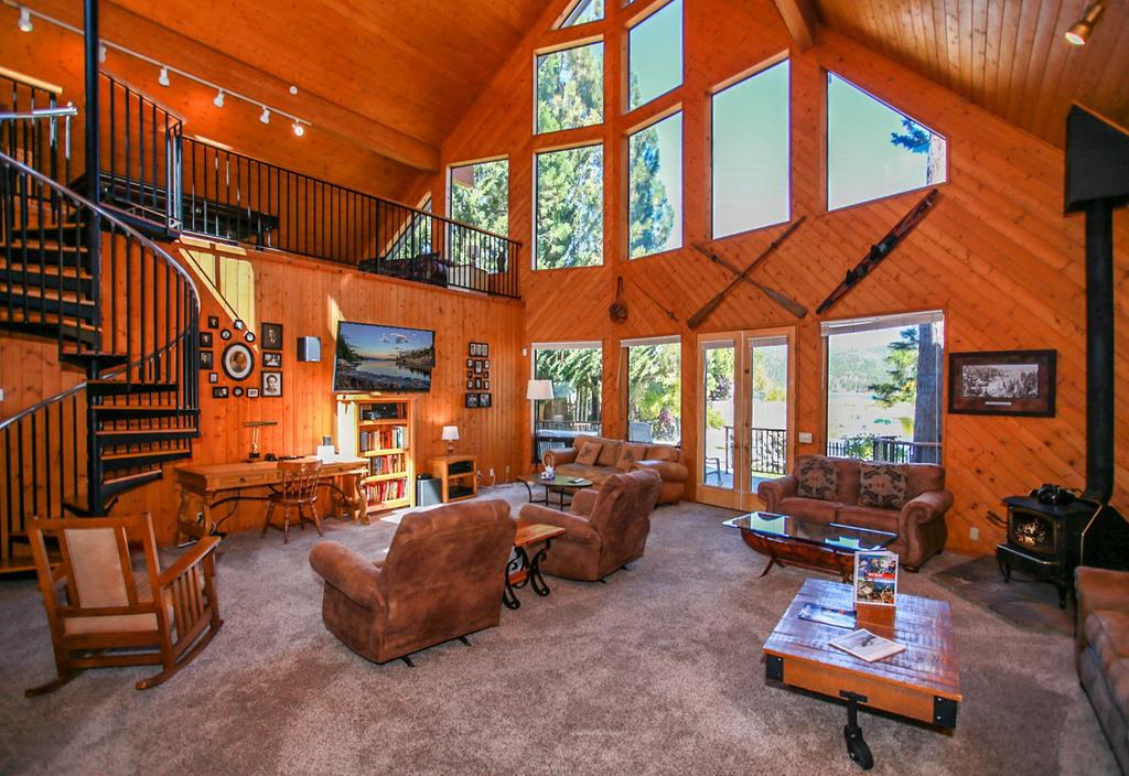 Hudson Bay Lakefront - thumb 2