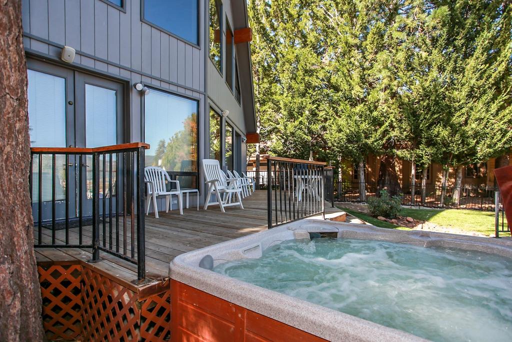 Hudson Bay Lakefront - thumb 1