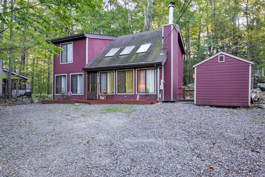 Lake Ariel Home With Beach Access, Deck, BBQ &Firepit - thumb 2