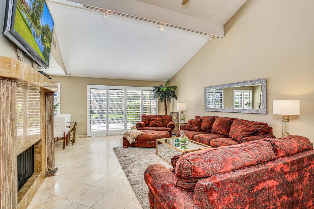 Lakefront Tennis Club Condo - thumb 3