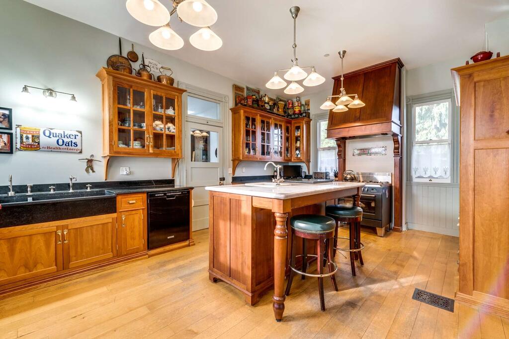 Macrum Manor - thumb 1