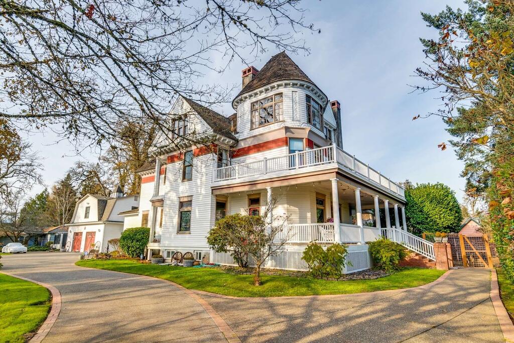 Macrum Manor - thumb 0