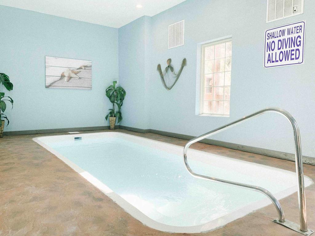 Mirror Pond - Heated Indoor Pool, Hot Tub, Theater Room, Arcade Game Room - thumb 1
