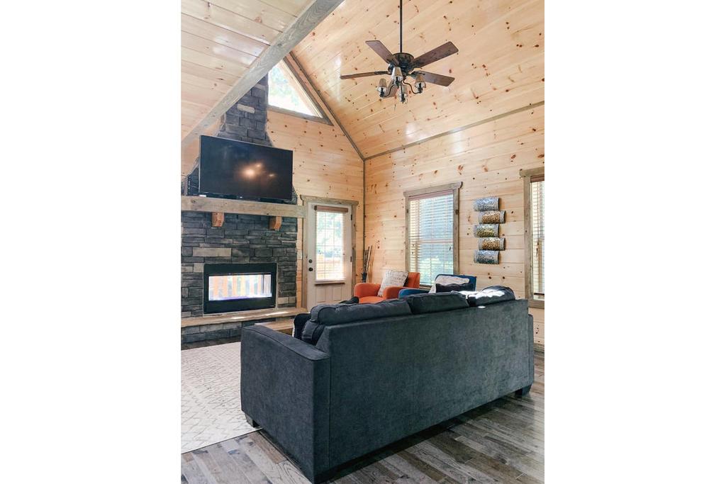 Mirror Pond - Heated Indoor Pool, Hot Tub, Theater Room, Arcade Game Room - thumb 3