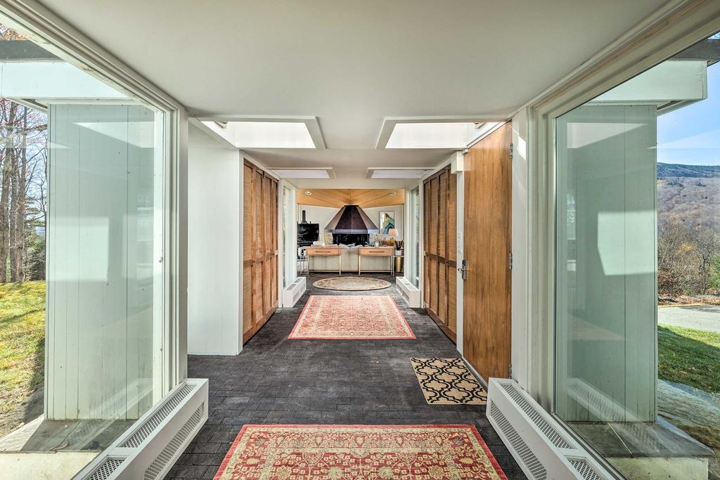 Modern Family Getaway With Mt Snow View Less Than 1 Mi To Lift - thumb 2