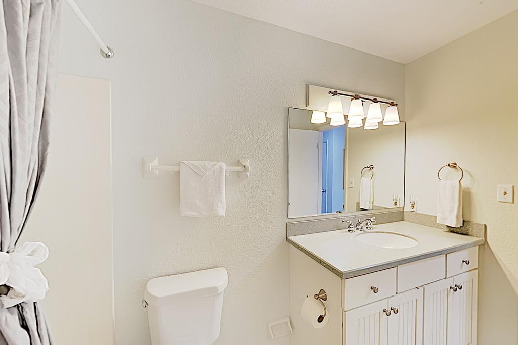 New Listing! Beachside Townhouse, 1 Block To Waves Townhouse - thumb 1