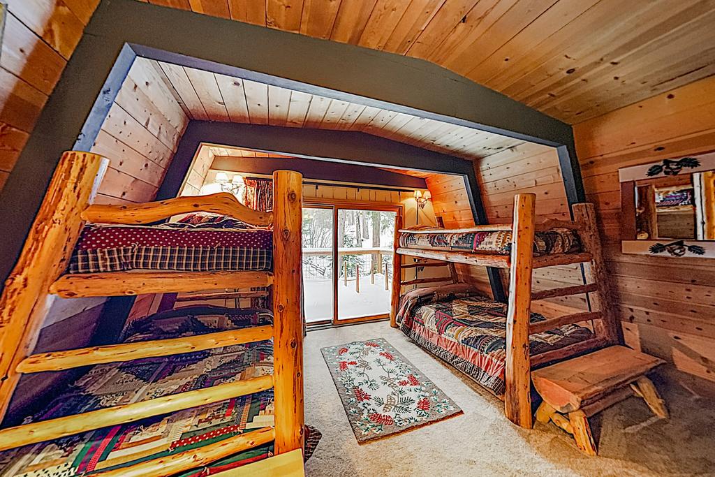 New Listing! Woodsy Cabin W/ Hot Tub, 3 Decks Home - thumb 3