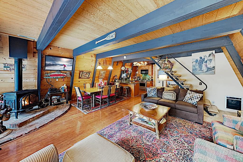 New Listing! Woodsy Cabin W/ Hot Tub, 3 Decks Home - thumb 0