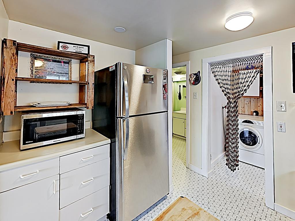 New Listing!  Easy Street Beach House On Alki Cottage - thumb 1