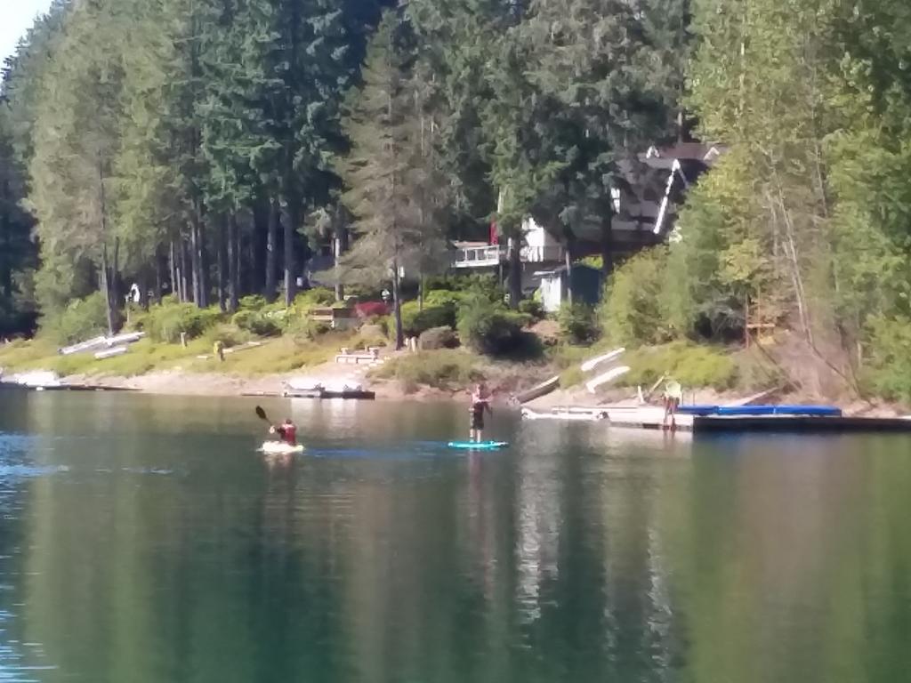 Nikkis Lakefront Rv Camping - thumb 1