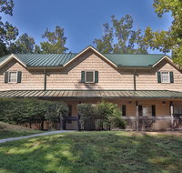 Oak Tree Lodge (#3) - Accommodation Seattle