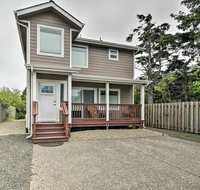 Pacific Beach House with Yard - Walk to the Ocean - Accommodation Seattle