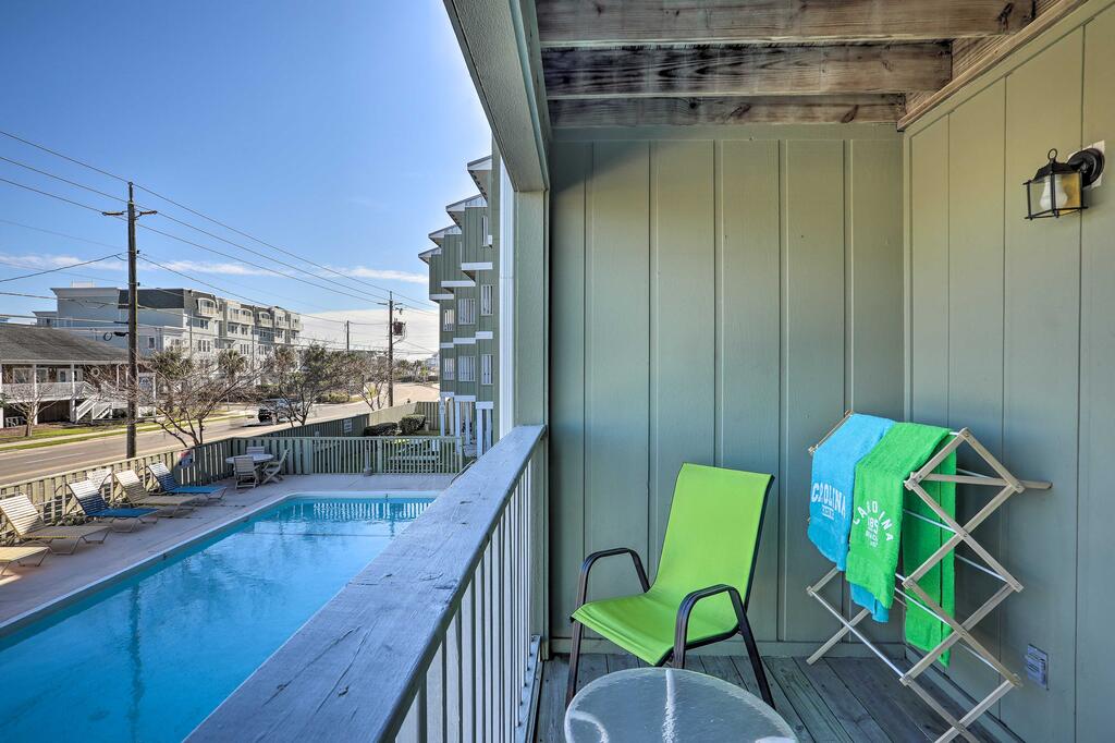 Quaint & Cozy Carolina Beach Condo Near Boardwalk! - thumb 1
