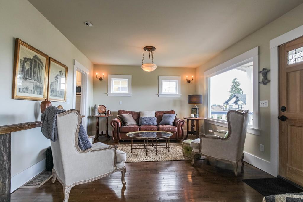 Queen Anne Delight - thumb 1