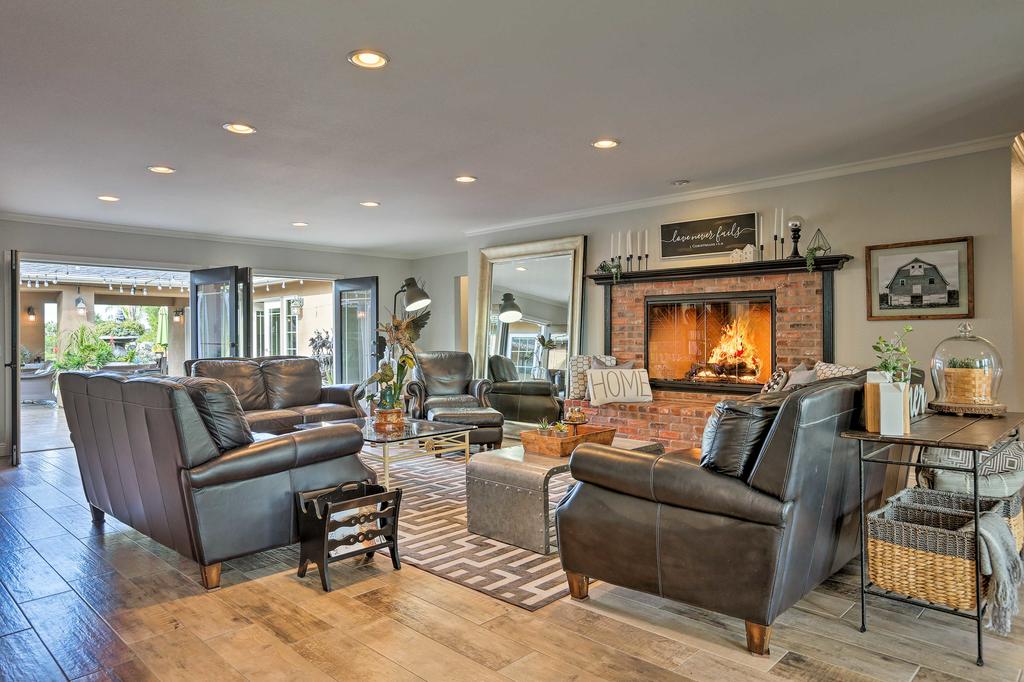 Spectacular Chula Vista House With Backyard Oasis! - thumb 1