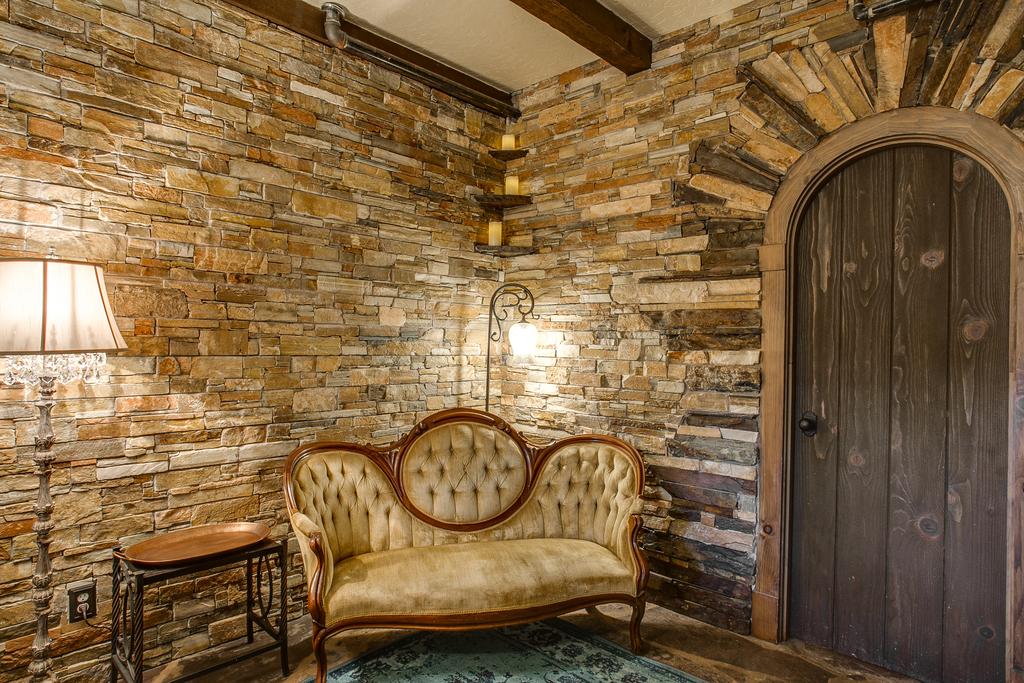 Storybook Riverside Inn - thumb 1