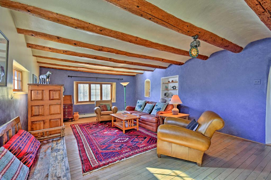 Taos House With Yard - Walk To Historic Taos Plaza! - thumb 3