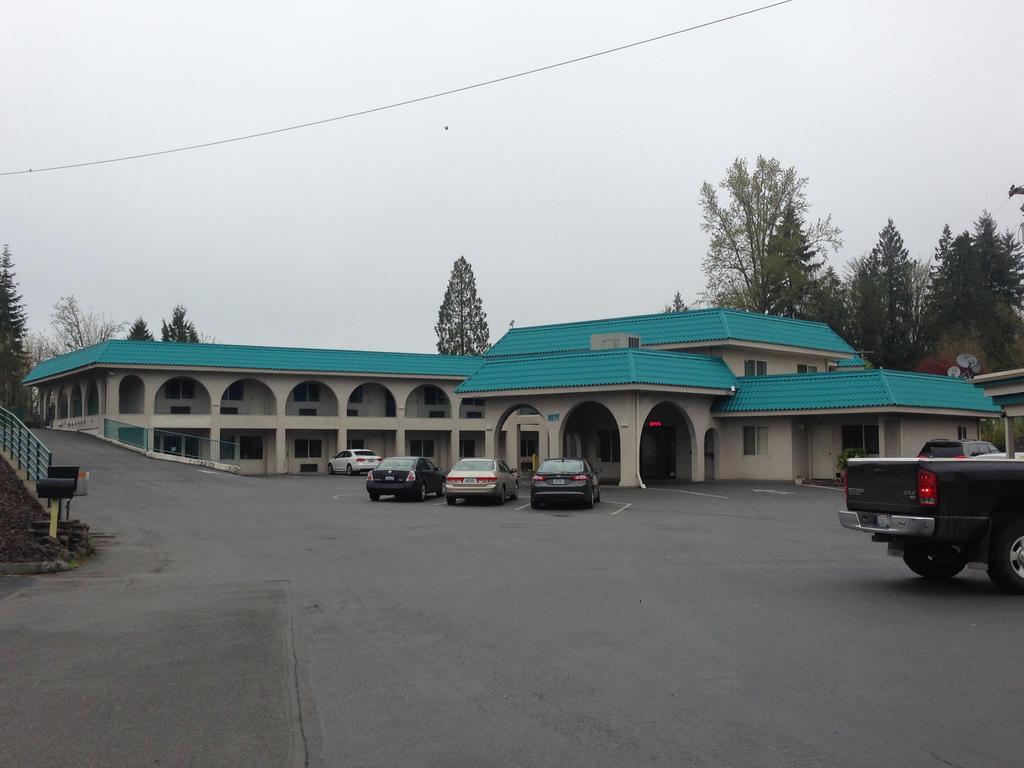 Timberland Inn & Suites - thumb 0