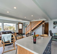 Updated Coastal Retreat with Deck and Ocean Views - Accommodation Seattle