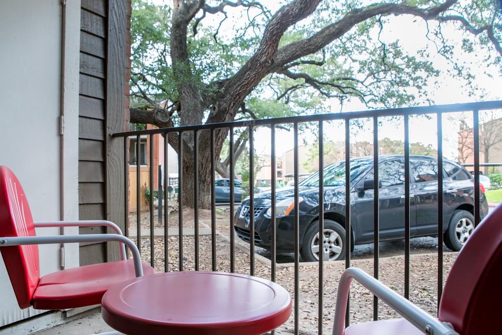 WanderJaunt - Cozy Apts In North Austin - thumb 1