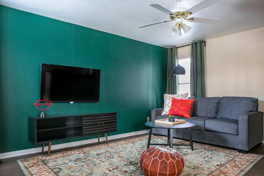 WanderJaunt - Cozy Apts In North Austin - thumb 0